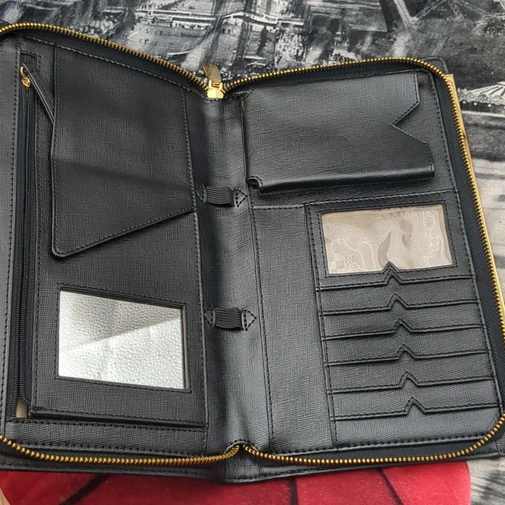 Vince camuto leather clutch